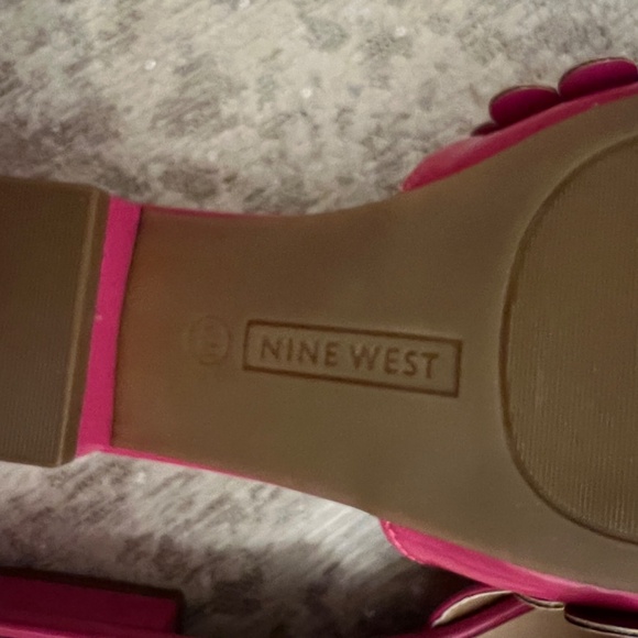 Nine West pink flower sliders NWOT - Picture 3 of 4